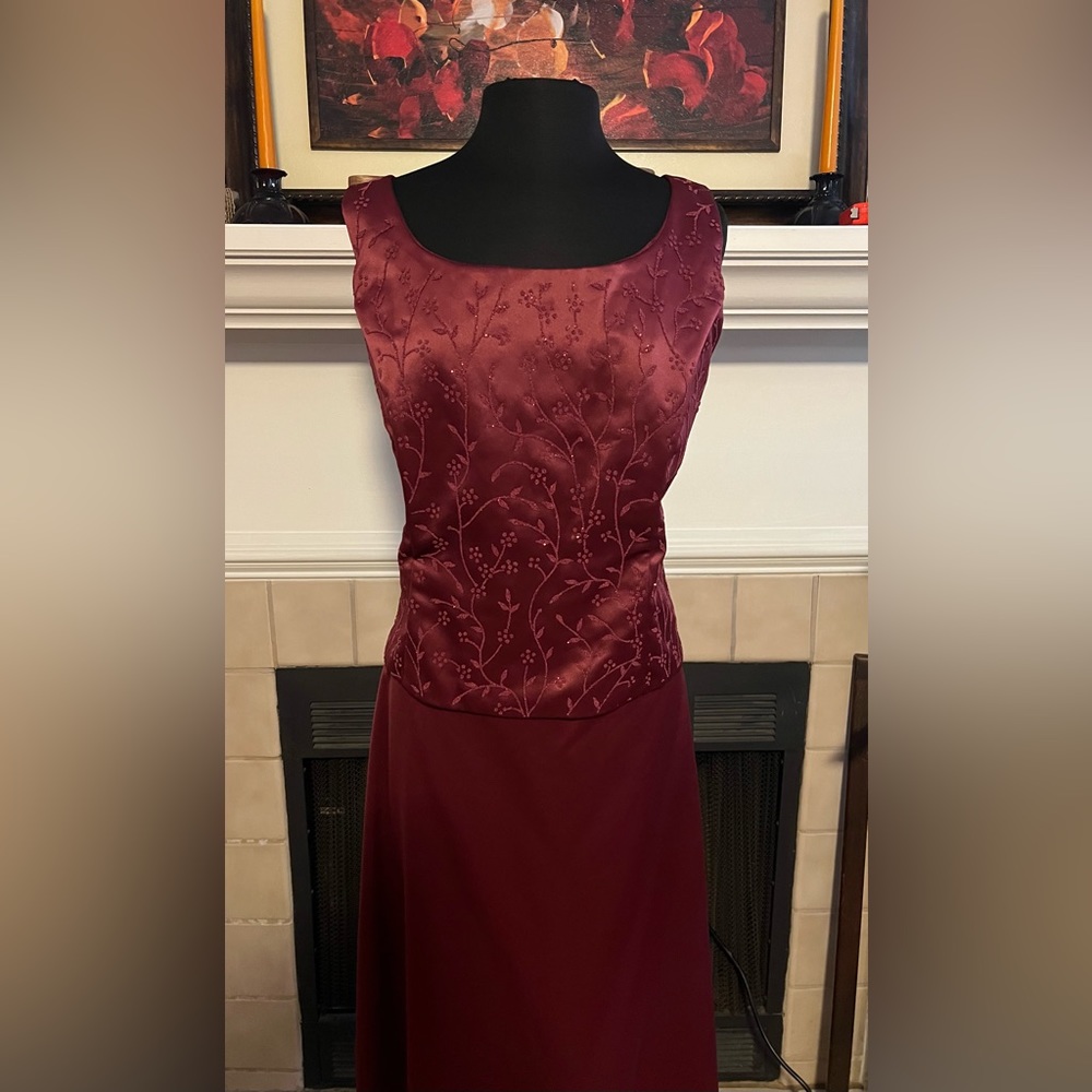 Let’s Fashion Burgandy Party Dress
Size 3X